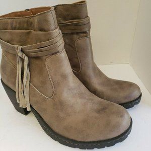 BORN BOC Alicudi Ankle Booties 9  Taupe Suede 9.5